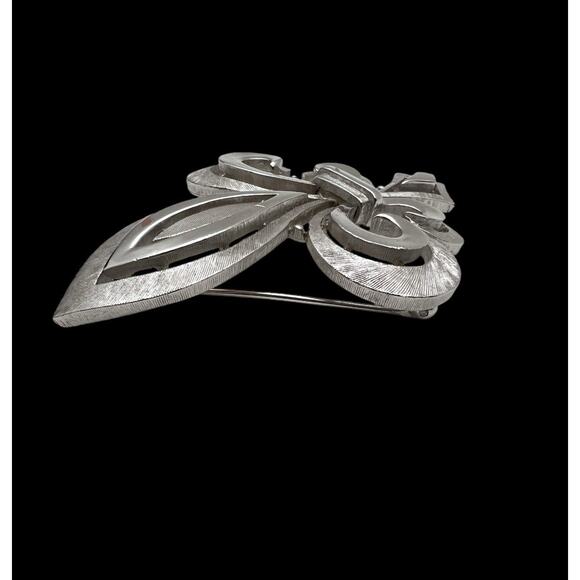 Crown Trifari Fleur De Lis Brooch Silver Tone Pin Brushed Smooth Shiny Wearable - Picture 10 of 12